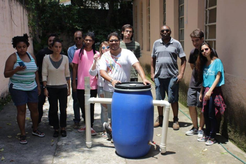 Professor Diego Machado da Pastoral da Ecologia e alunos da Escola Técnica Estadual de São Paulo difundindo o uso de cisternas dentro do espirito da Laudato Si do Papa Francisco
