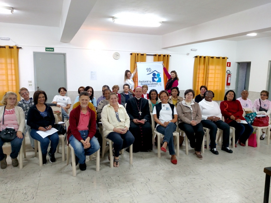 Dom Sergio Borges com lideranças da Pastoral da Pessoa Idosa